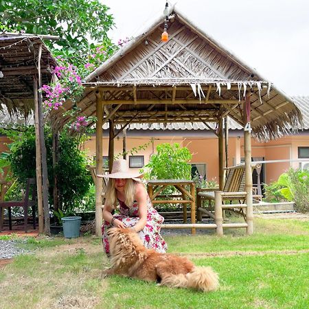 Les Fleurs House Bed & Breakfast Khao Lak Exterior photo